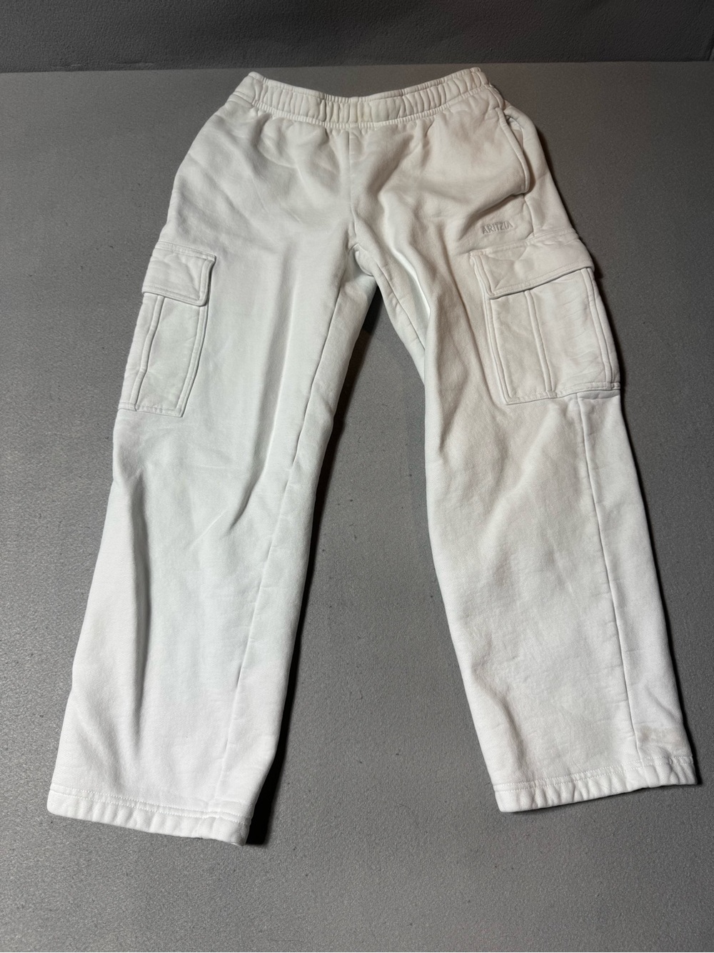 Aritzia Women’s White Cargo Sweatpants - Relaxed Fit - Size XS Short